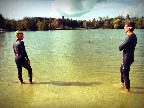 nage en eau libre avec finisher triathlon